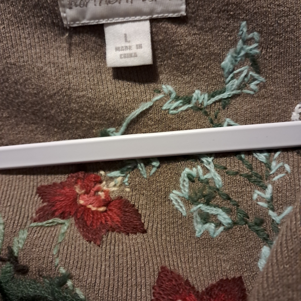 Northern Isles Embroidered Floral Women's Cardigan - Picture 5 of 5